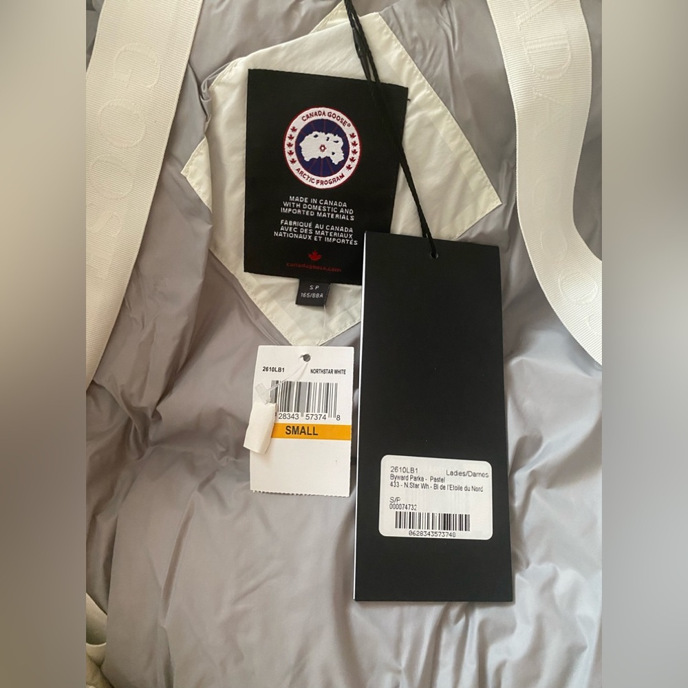 NWT Canada Goose Byward Hooded Down Parka/COAT/jacket limited edition Sz S/6-8 - Picture 15 of 16
